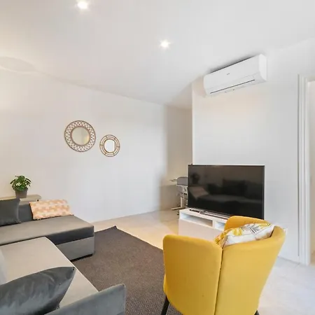 Furnished & Fully Equipped 2br Near The Apartmán