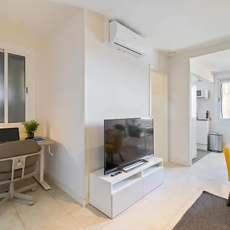 Furnished & Fully Equipped 2br Near The * Барселона