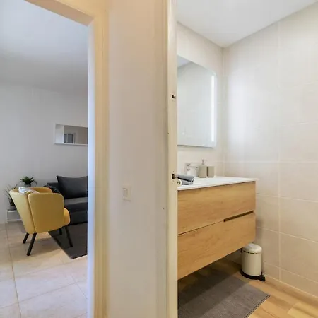 Furnished & Fully Equipped 2br Near The Apartmán