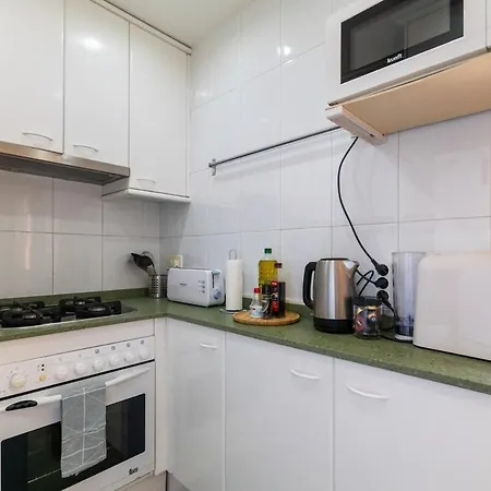 Furnished & Fully Equipped 2br Near The Apartmán Barcelona