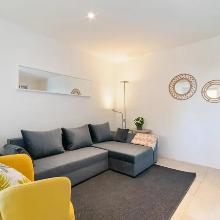 Furnished & Fully Equipped 2br Near The Apartmán