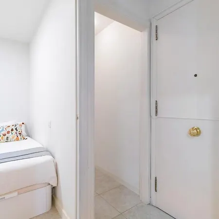 Furnished & Fully Equipped 2br Near The Apartmán Barcelona